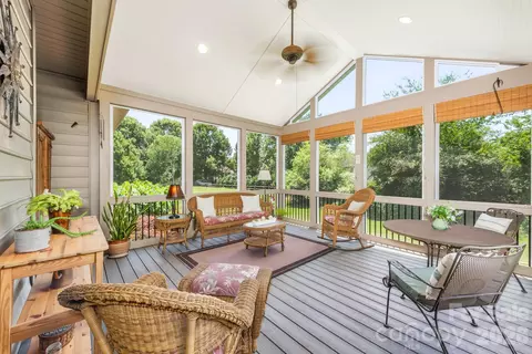 7032 Kidwelly Ln, Matthews, NC 28104