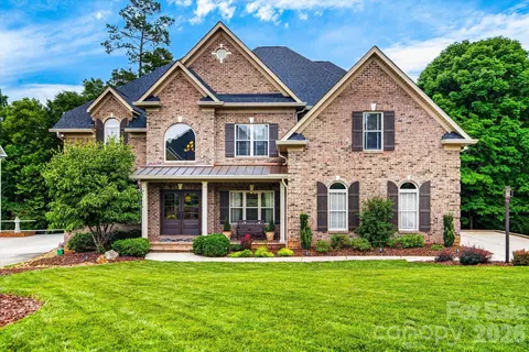 2929 Providence Trail Ln, Charlotte, NC 28270