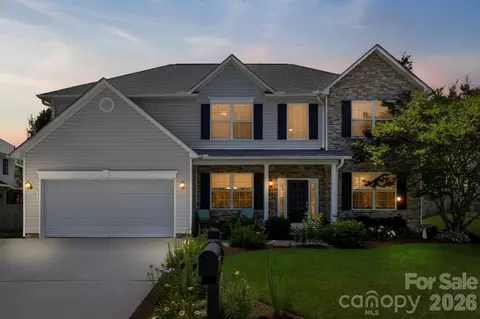 266 Wildbriar Rd, Fletcher, NC 28732