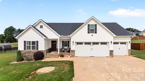 192 Staffordshire Dr, Statesville, NC 28625
