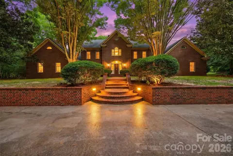 298 Shadowbrooke Ln, Mooresville, NC 28117