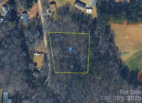 804 Pine St, Bessemer City, NC 28016