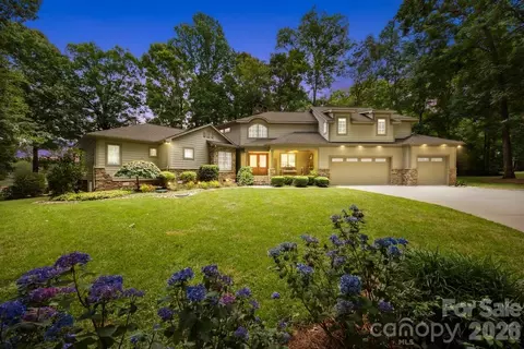 165 Woodstream Cir, Mooresville, NC 28117