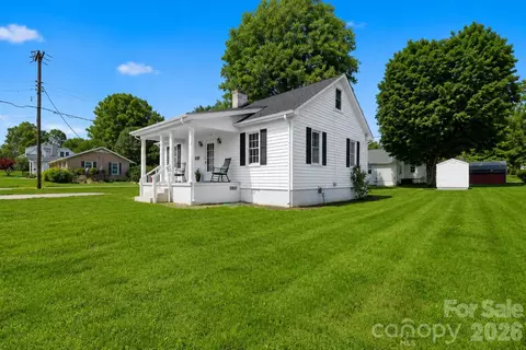 267 S Center St, Taylorsville, NC 28681