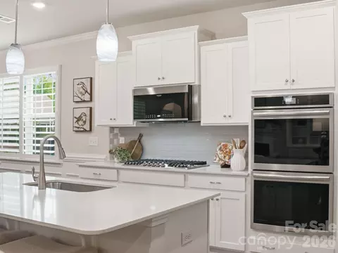 Kitchen - 4047 Havenport Cir, Tega Cay, SC 29708 photo 4 of 5