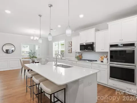 Kitchen - 4047 Havenport Cir, Tega Cay, SC 29708 photo 2 of 5