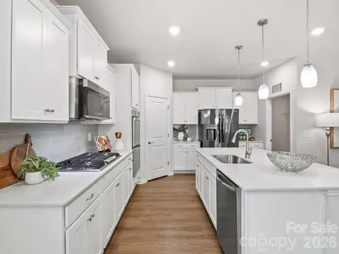 Kitchen - 4047 Havenport Cir, Tega Cay, SC 29708 photo 3 of 5