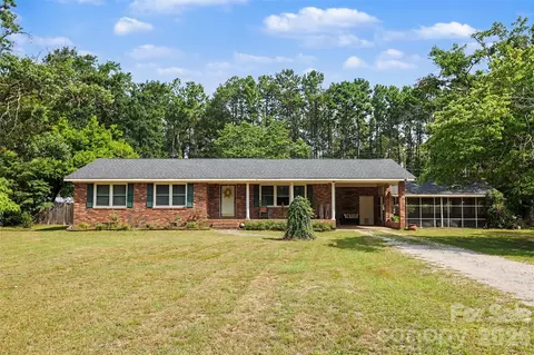 6774 Woodhaven Rd, Kershaw, SC 29067