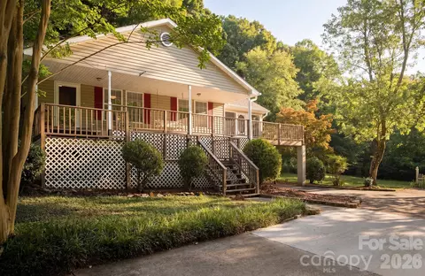 135 Brookhaven Ln, Advance, NC 27006