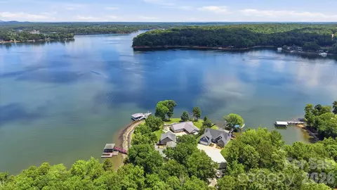 5426 Baker Ln, Lake Wylie, SC 29710