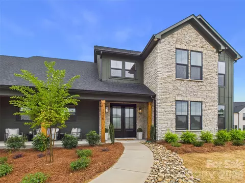 1055 Rolling Meadows Dr, Mooresville, NC 28115