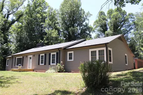 415 High Nw Cir NW, Lenoir, NC 28645
