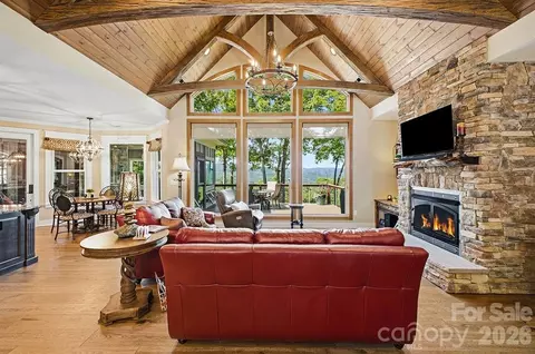 48 S Mountain Morning Ln, Hendersonville, NC 28739