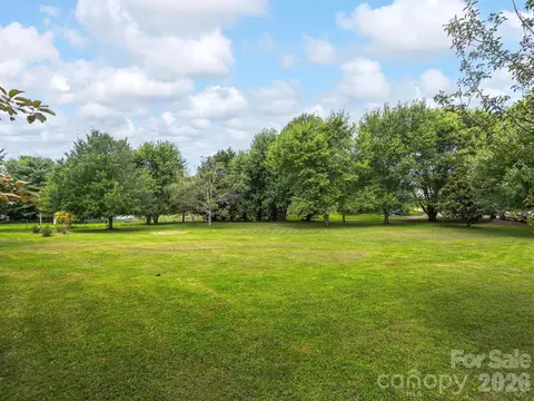 Exterior - 260 Divide Loop, Flat Rock, NC 28731 photo 3 of 4