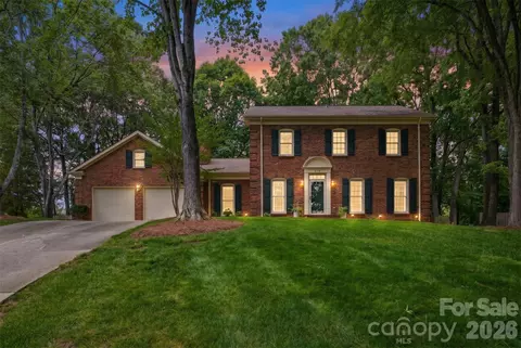 516 Eastville Ct, Matthews, NC 28105