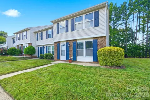 242 Water Oak Dr, Pineville, NC 28134