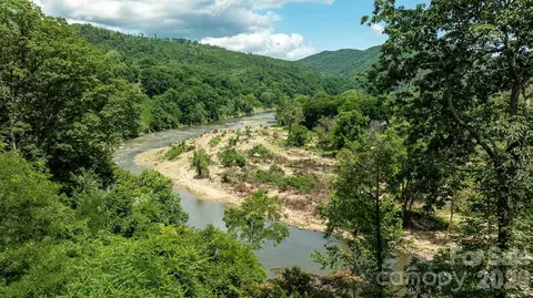 821 River Rd, Hot Springs, NC 28743