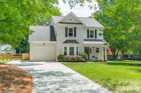 9217 Four Acre Ct, Charlotte, NC 28210