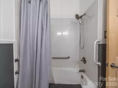 Bath - 41 Red Bird Rd, Tryon, NC 28782 photo 3 of 3