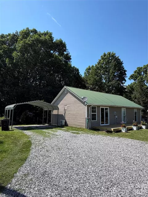 547 Pea Ridge St, Morganton, NC 28655