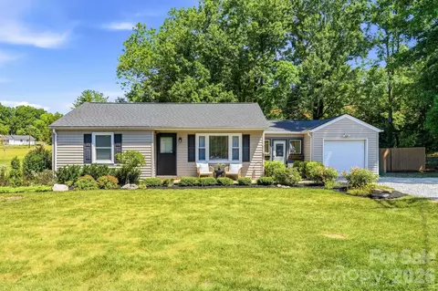 2758 Martin St, Walkertown, NC 27051