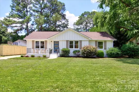 1924 Bentley Pl, Charlotte, NC 28205