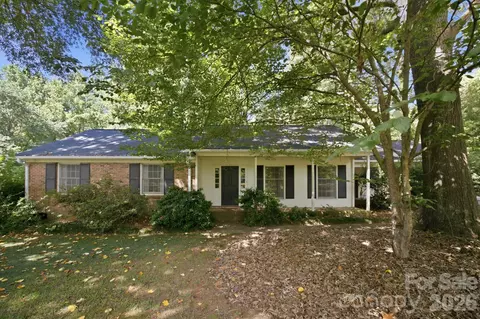 8801 Holiday Dr, Charlotte, NC 28215