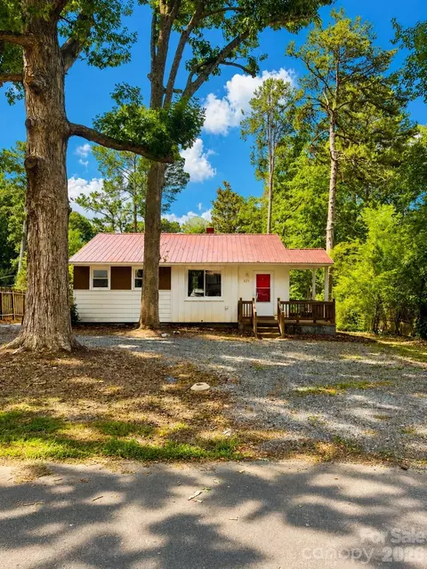 631 Forest Dr, Robbins, NC 27325