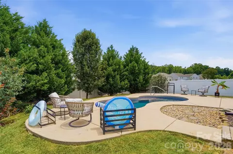 Exterior - 409 Lind Point Ln, Monroe, NC 28110 photo 4 of 6