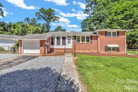 907 W Blue Ridge Rd, East Flat Rock, NC 28726
