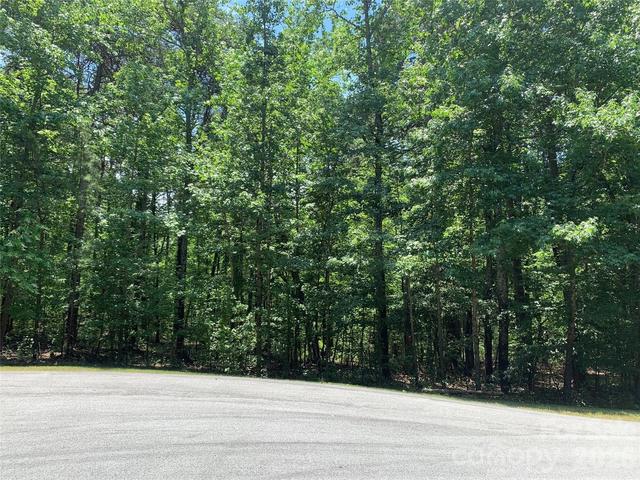 220 Lakewood Ct, New London, NC 28127
