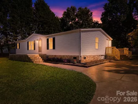 3940 Teaberry Ln, Newton, NC 28658
