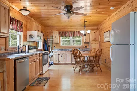 Kitchen - 1987 Buck Mountain Rd, Purlear, NC 28665 photo 3 of 3