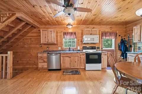 Kitchen - 1987 Buck Mountain Rd, Purlear, NC 28665 photo 2 of 3