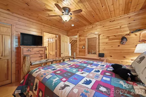 Bedroom - 1987 Buck Mountain Rd, Purlear, NC 28665 photo 2 of 10