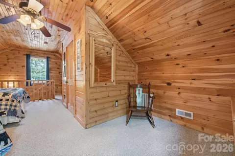 Bedroom - 1987 Buck Mountain Rd, Purlear, NC 28665 photo 7 of 10