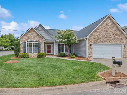 2 Thornwood Ct, Arden, NC 28704