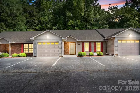 402 Pinefield Pl, Thomasville, NC 27360