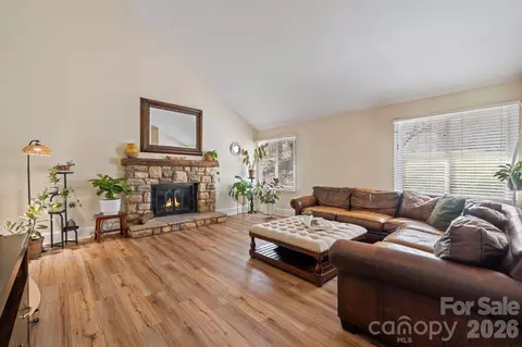 350 21st Avenue Nw Dr NW, Hickory, NC 28601 photo 2