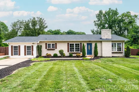 108 Merrywood Dr, Lenoir, NC 28645