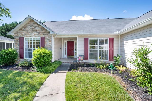 35 Meadow Pathway Dr, Fletcher, NC 28732