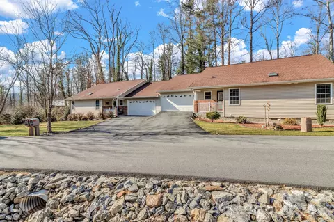 210 Allen Paul Dr, Hendersonville, NC 28791