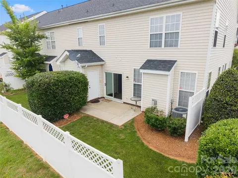 Exterior - 7641 Bluff Point Ln, Denver, NC 28037 photo 3 of 4