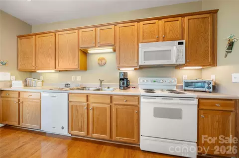Kitchen - 7641 Bluff Point Ln, Denver, NC 28037 photo 2 of 4