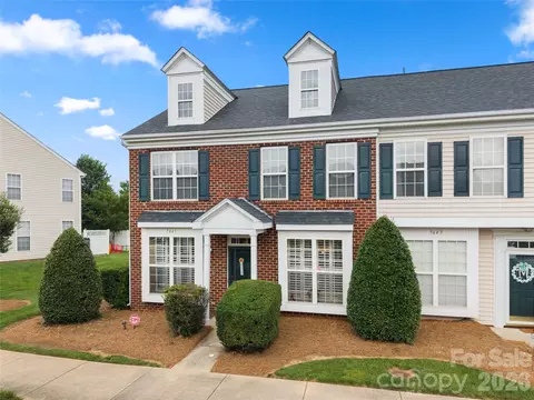 Exterior - 7641 Bluff Point Ln, Denver, NC 28037 photo 2 of 4
