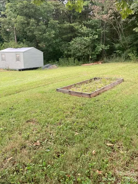 2044 Clareview Dr, Conover, NC 28613 photo 3
