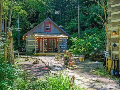 311 Old Sawmill Rd, Burnsville, NC 28714