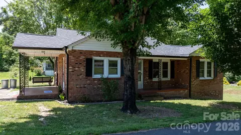 111 Cross Memorial Ave, Morganton, NC 28655