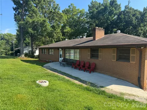 8432 Idlewild Rd, Charlotte, NC 28227