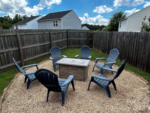 7803 Paper Birch Dr, Charlotte, NC 28215